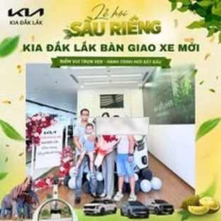 Kia Đắk Lắk - Khách hàng nhận xe sau khi hoàn tất thủ tục.